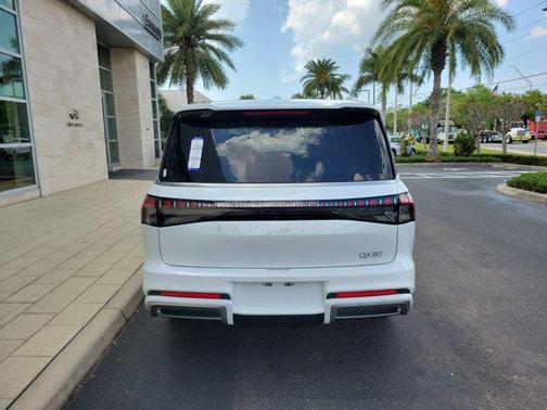 2026 INFINITI QX80 Luxe