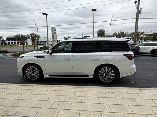 2025 INFINITI QX80 Luxe