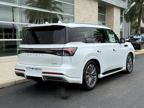 2025 INFINITI QX80 Luxe