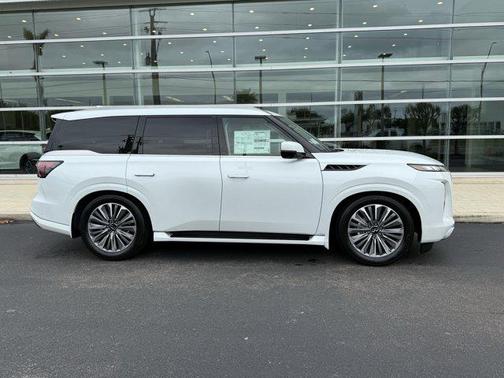 2025 INFINITI QX80 Luxe