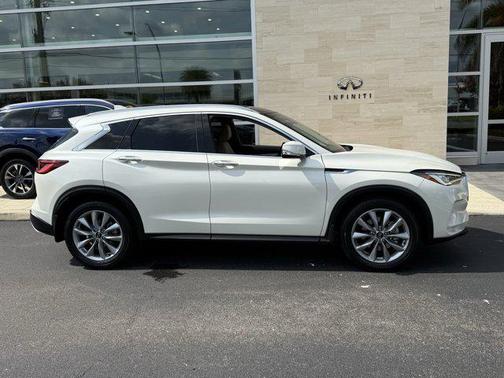 2022 INFINITI QX50 LUXE