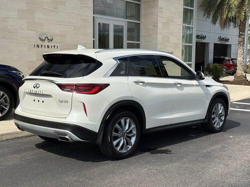 2022 INFINITI QX50 LUXE
