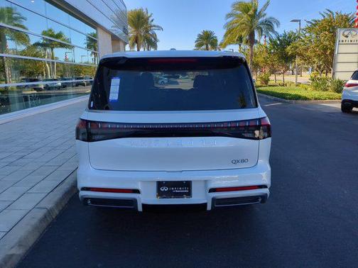 2026 INFINITI QX80 Luxe