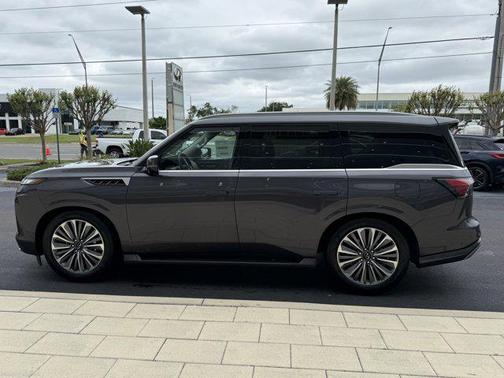 2025 INFINITI QX80 Luxe
