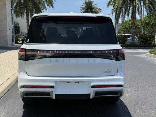 2025 INFINITI QX80 Luxe