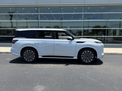 2025 INFINITI QX80 Luxe