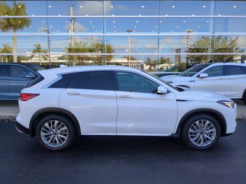 2023 INFINITI QX50 LUXE