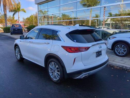 2023 INFINITI QX50 LUXE