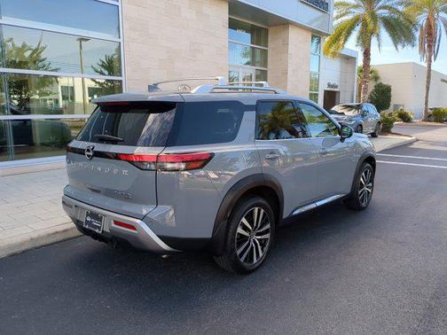 2024 Nissan Pathfinder Platinum 4WD