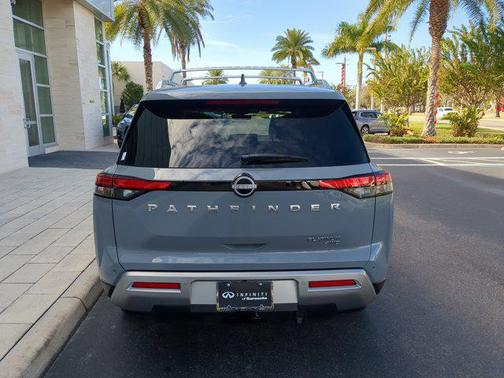 2024 Nissan Pathfinder Platinum 4WD