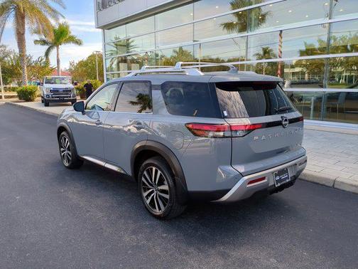 2024 Nissan Pathfinder Platinum 4WD