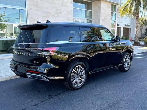2025 INFINITI QX80 Luxe