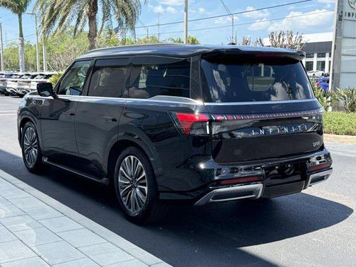 2025 INFINITI QX80 Luxe