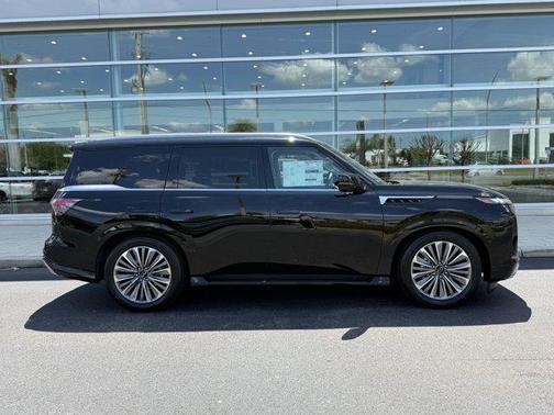 2025 INFINITI QX80 Luxe
