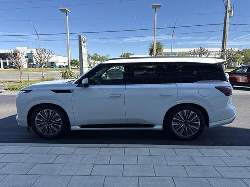 2025 INFINITI QX80 Luxe