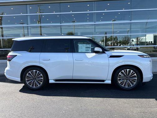 2025 INFINITI QX80 Luxe