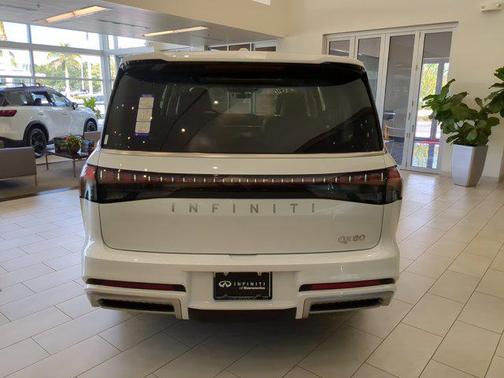 2026 INFINITI QX80 Luxe