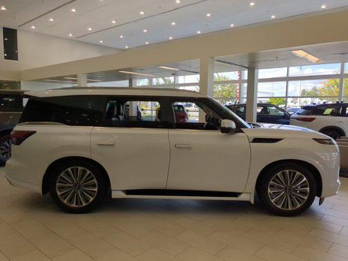 2026 INFINITI QX80 Luxe