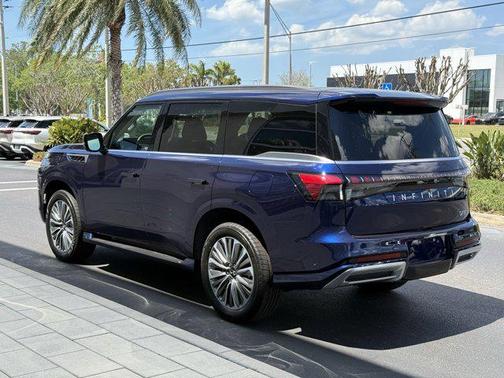 2025 INFINITI QX80 Luxe