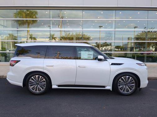2026 INFINITI QX80 Luxe