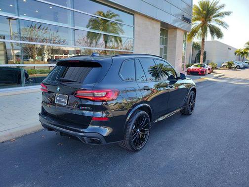2022 BMW X5 M50i