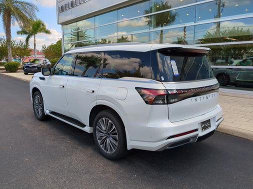 2026 INFINITI QX80 Luxe