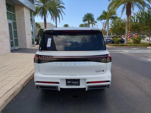 2026 INFINITI QX80 Luxe
