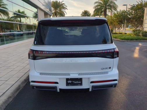 2026 INFINITI QX80 Luxe