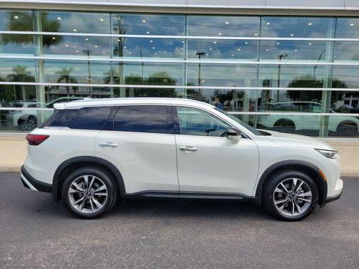 Majestic White 2023 INFINITI QX60 Luxe