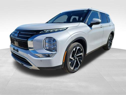 2024 Mitsubishi Outlander SE Black Edition w/Pano Roof S-AWC