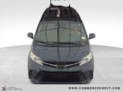 2019 Toyota Sienna LE