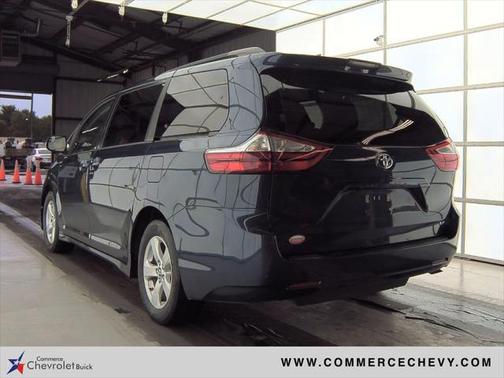 2019 Toyota Sienna LE