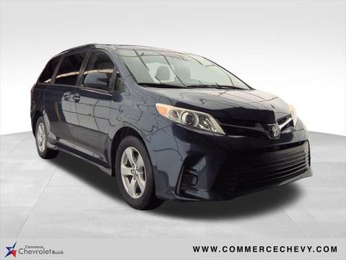 2019 Toyota Sienna LE