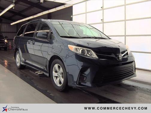 2019 Toyota Sienna LE
