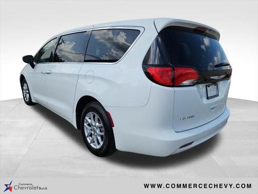 2023 Chrysler Voyager LX