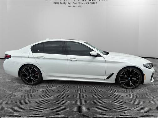 2022 BMW 530 i