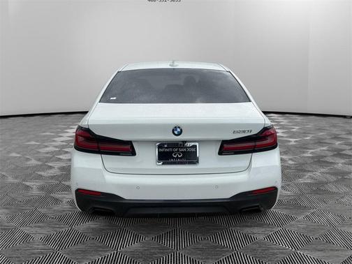 2022 BMW 530 i