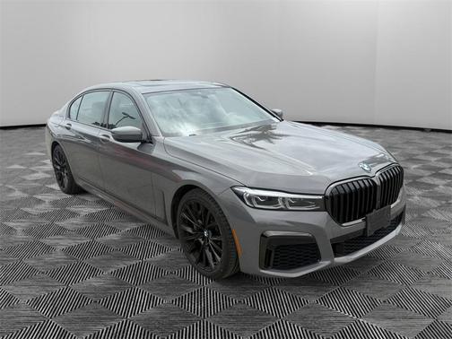 2022 BMW 740 i