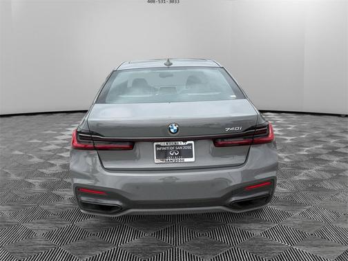 2022 BMW 740 i