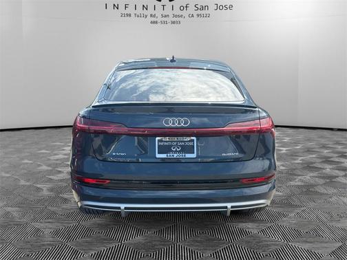 2022 Audi e-tron S line Premium