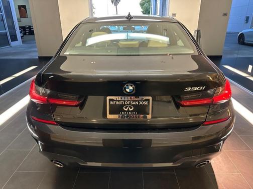 Photo 5 of 29 of 2021 BMW 330 i