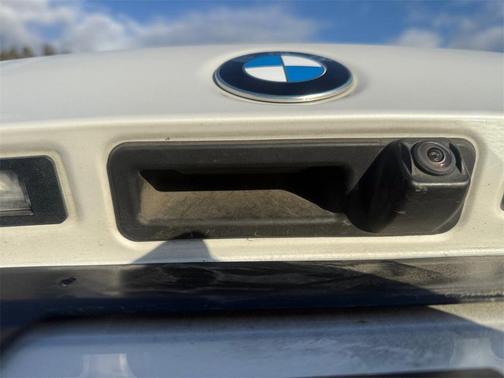 2023 BMW 330 i