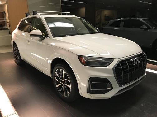 Photo 3 of 30 of 2021 Audi Q5 40 Premium Plus