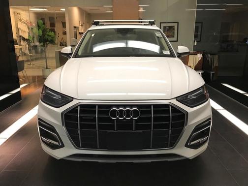 Photo 2 of 30 of 2021 Audi Q5 40 Premium Plus