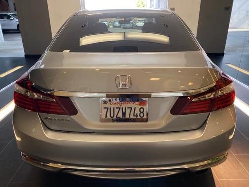 Photo 5 of 26 of 2017 Honda Accord LX