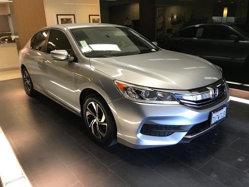 Photo 3 of 26 of 2017 Honda Accord LX