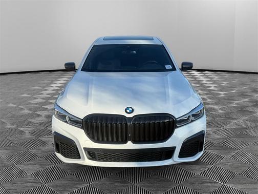 2022 BMW 740 i