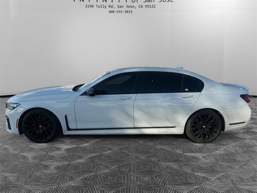 2022 BMW 740 i