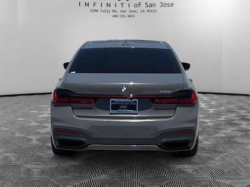 2022 BMW 740 i
