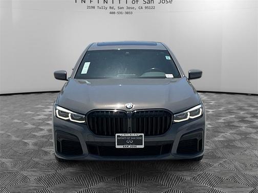 2022 BMW 740 i